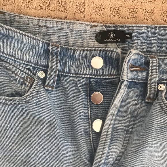 light washed ripped jeans - Picture 4 of 5